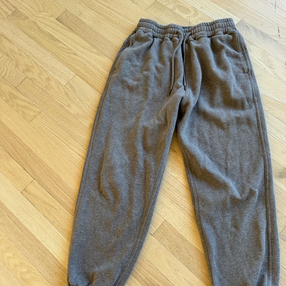 Abercrombie & Fitch Men's Essential Cinched Relaxed Sweatpants Short in Brown XS - Picture 1 of 6